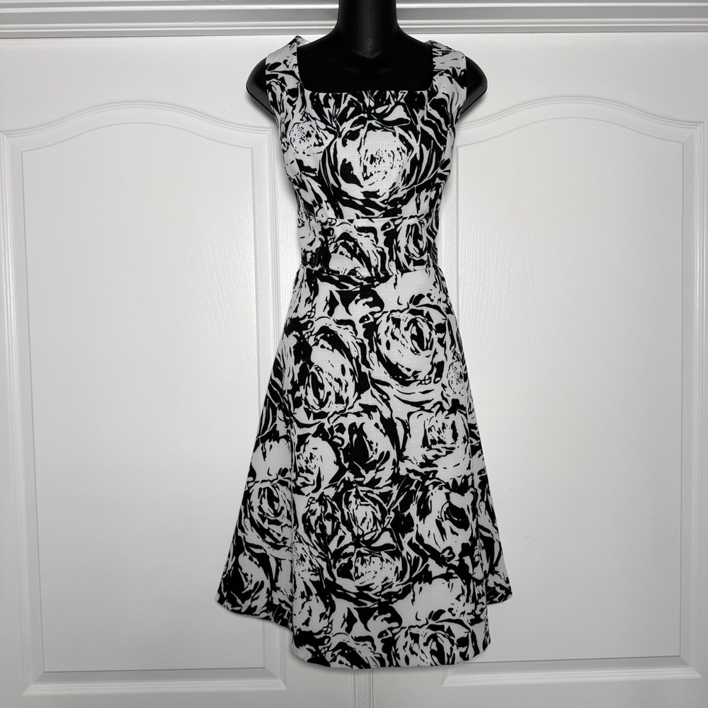 Kasper Black White Floral Fit & Flare Sleeveless Dress Size 14 Fully Lined - Picture 3 of 9